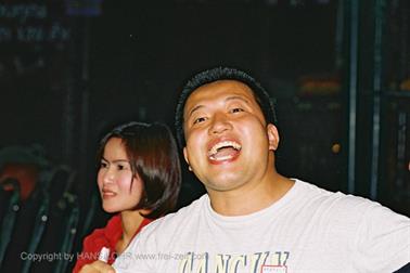 05 Thailand 2002 F1050003 Bangkok Zuschauer bei Boxkampf_478
